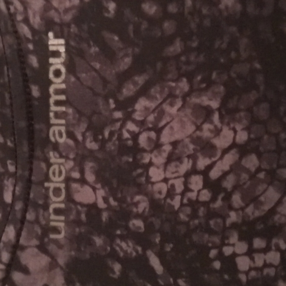 EUC Under Armour Fitted Heat Gear Black and Gray T Shirt Ladies Small - Picture 4 of 5